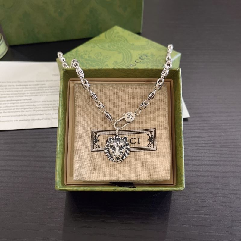 G*u*i necklaces